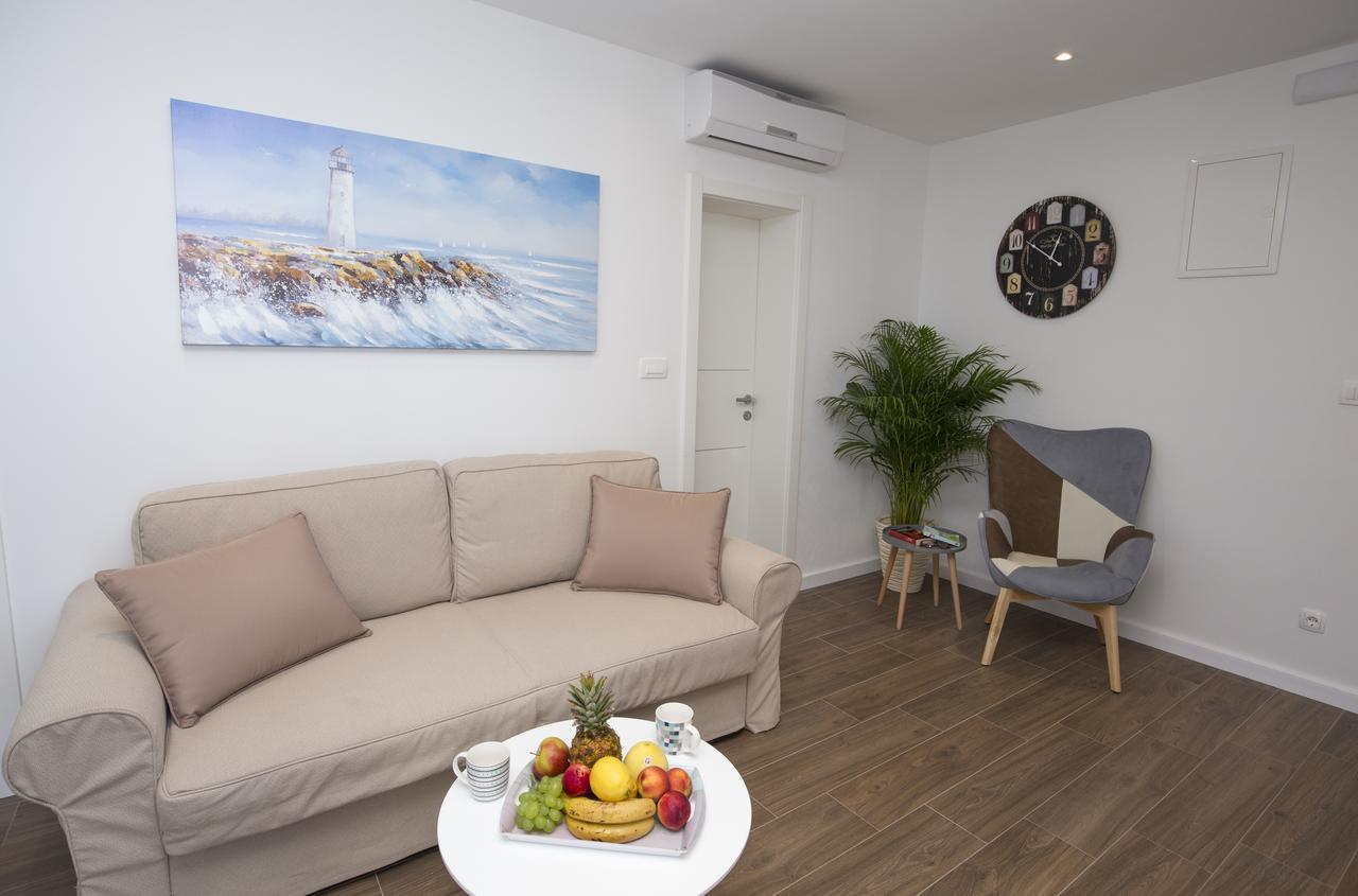 Apartments Lanterna โรกอซนิซา ภายนอก รูปภาพ